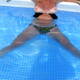topless in piscina